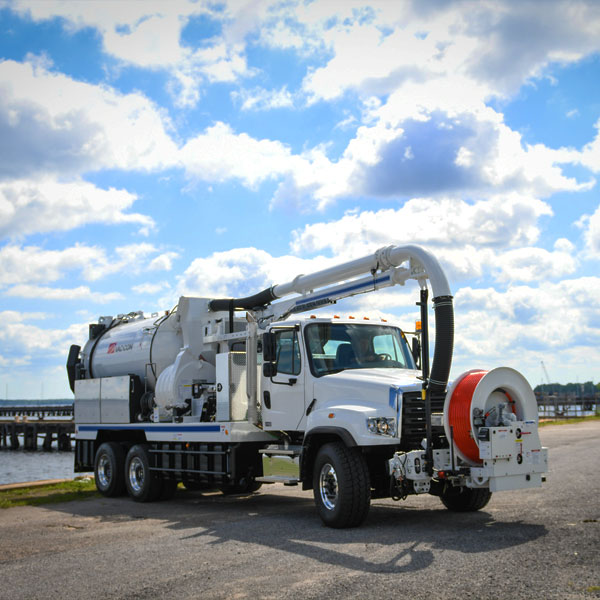 Vac-Con Dual Engine Combo Truck Quarter View 2