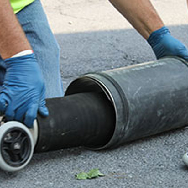 Worker using the Quicklock Pipe Repair System